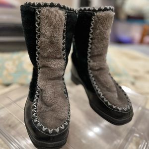 Vintage Snowland Fleece Boots- look at fleece —only worn twice